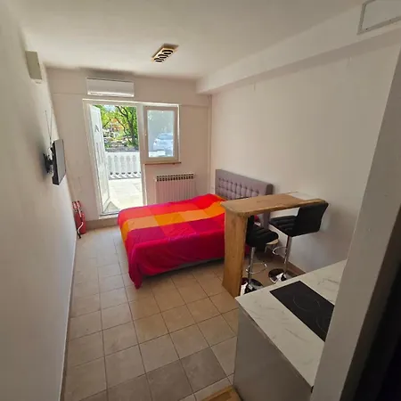 Apartments Knezevic Jadranovo Room photo